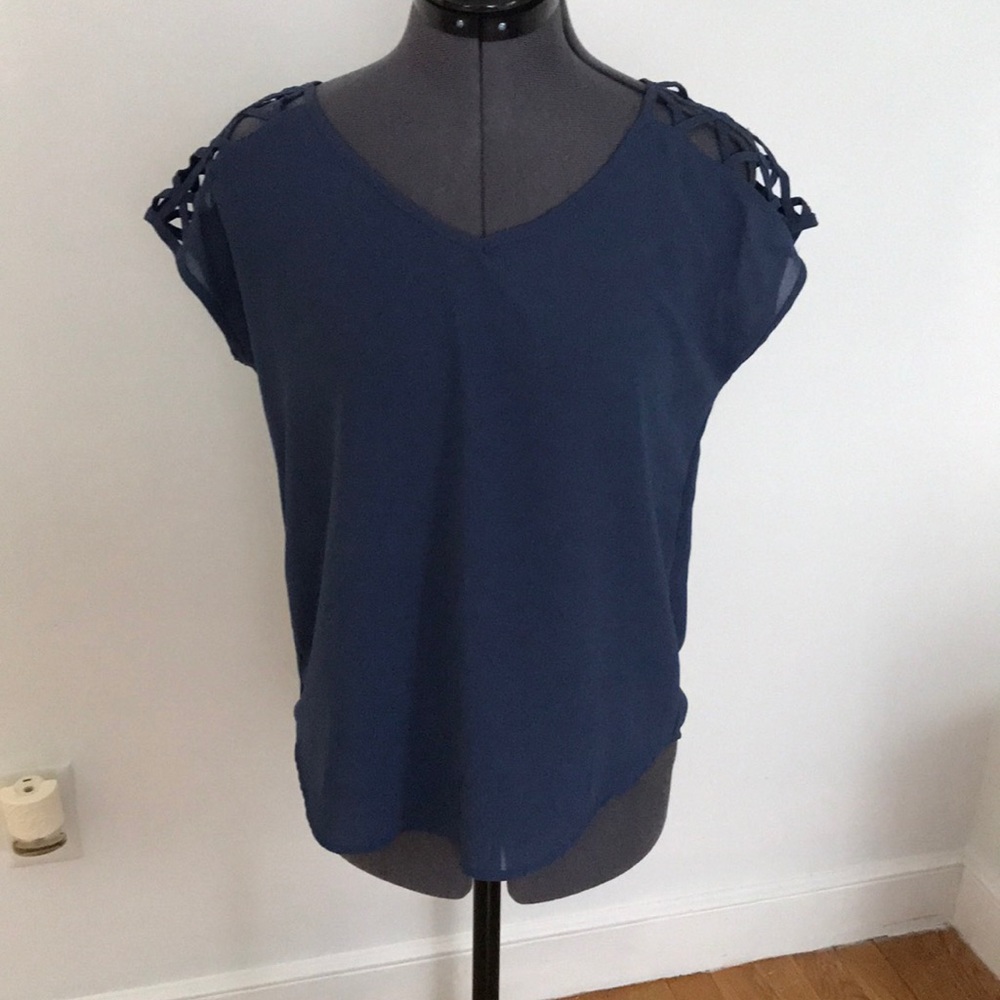 Cute blue top